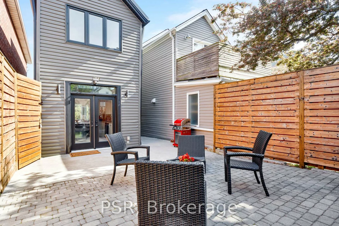 38, Wyndham, Little Portugal, Toronto