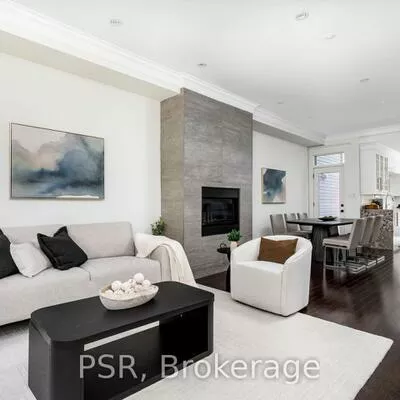 38, Wyndham, Little Portugal, Toronto