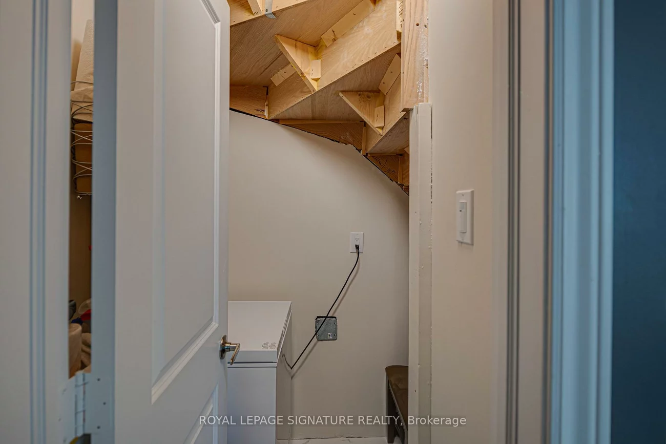 6, Collip, Victoria Village, Toronto