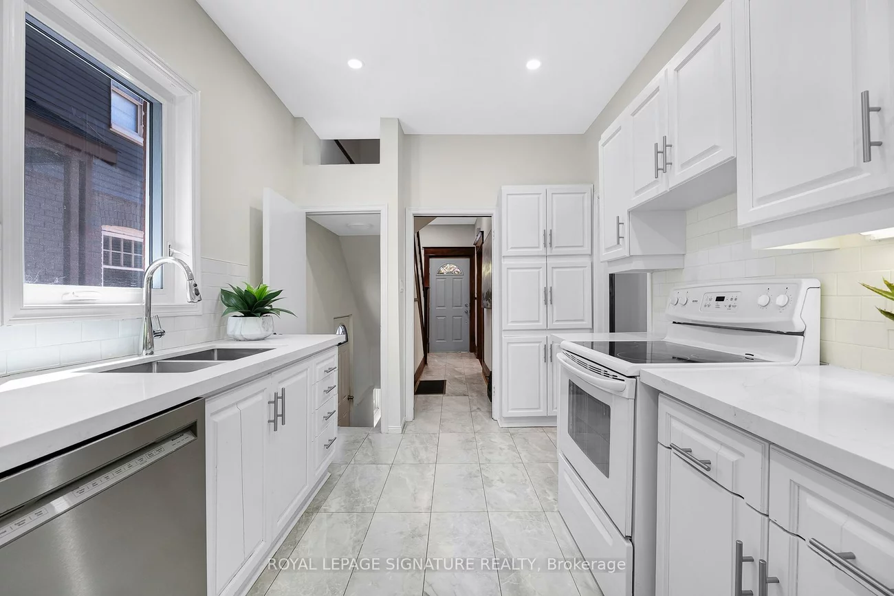 90, Roselawn, Yonge-Eglinton, Toronto