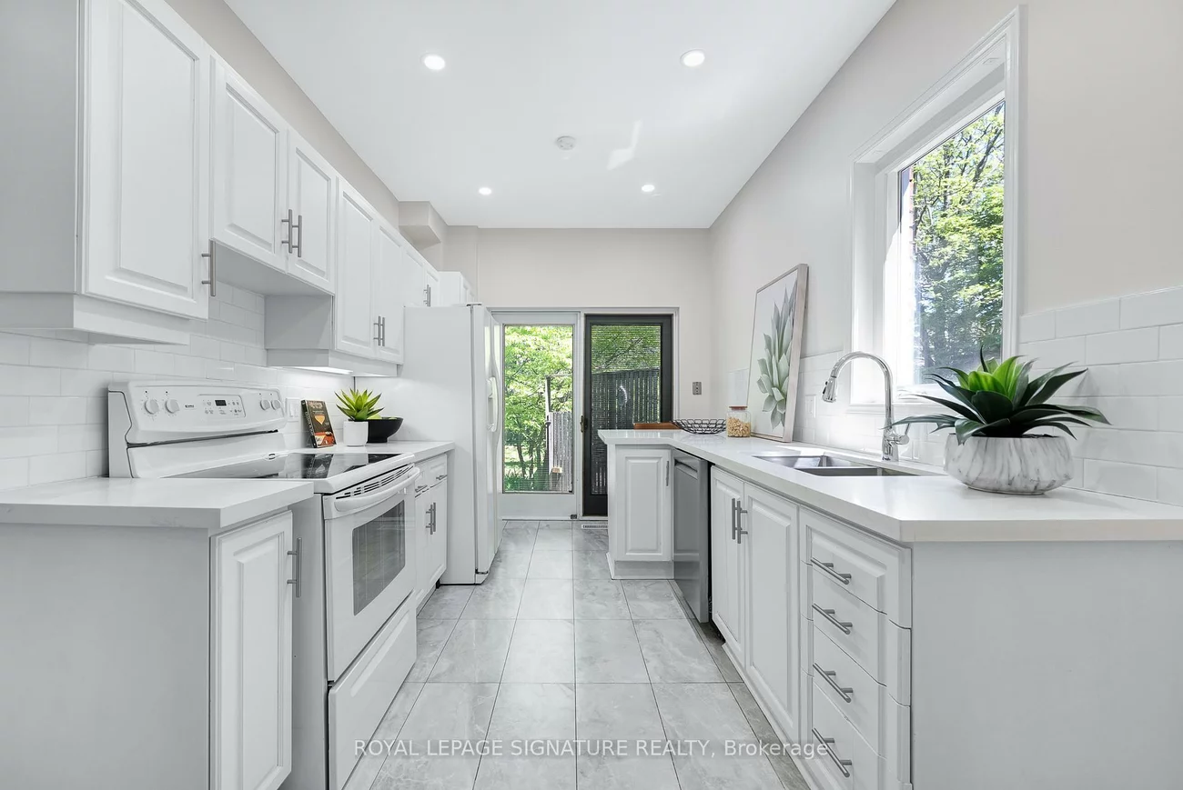 90, Roselawn, Yonge-Eglinton, Toronto