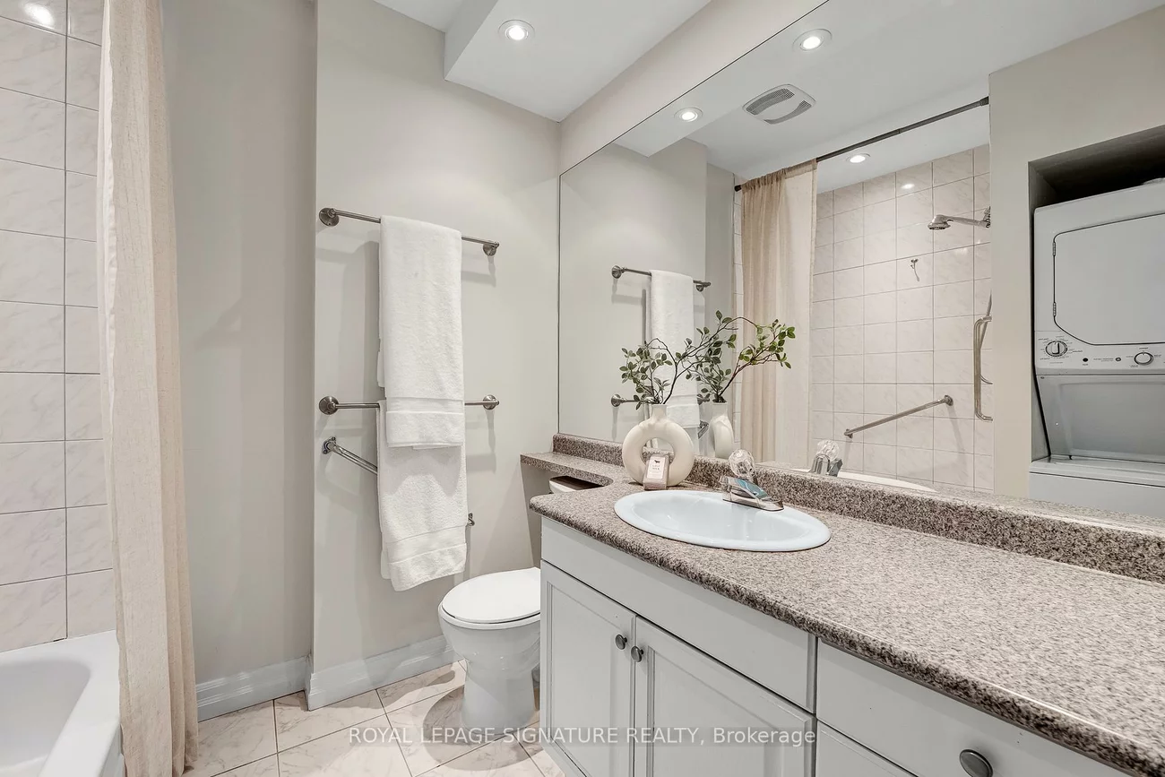90, Roselawn, Yonge-Eglinton, Toronto