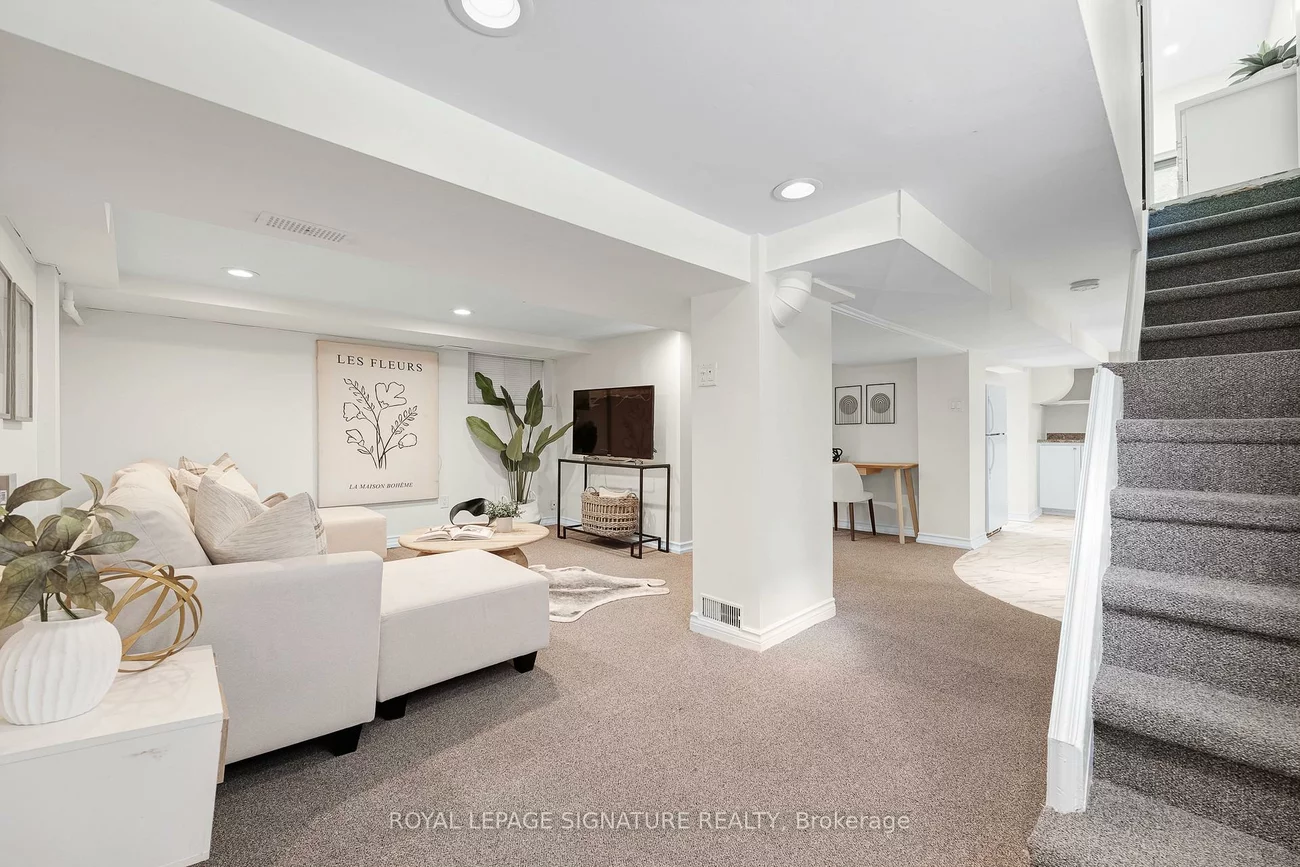 90, Roselawn, Yonge-Eglinton, Toronto