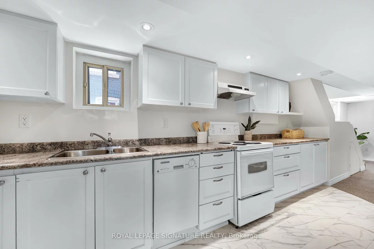 90, Roselawn, Yonge-Eglinton, Toronto