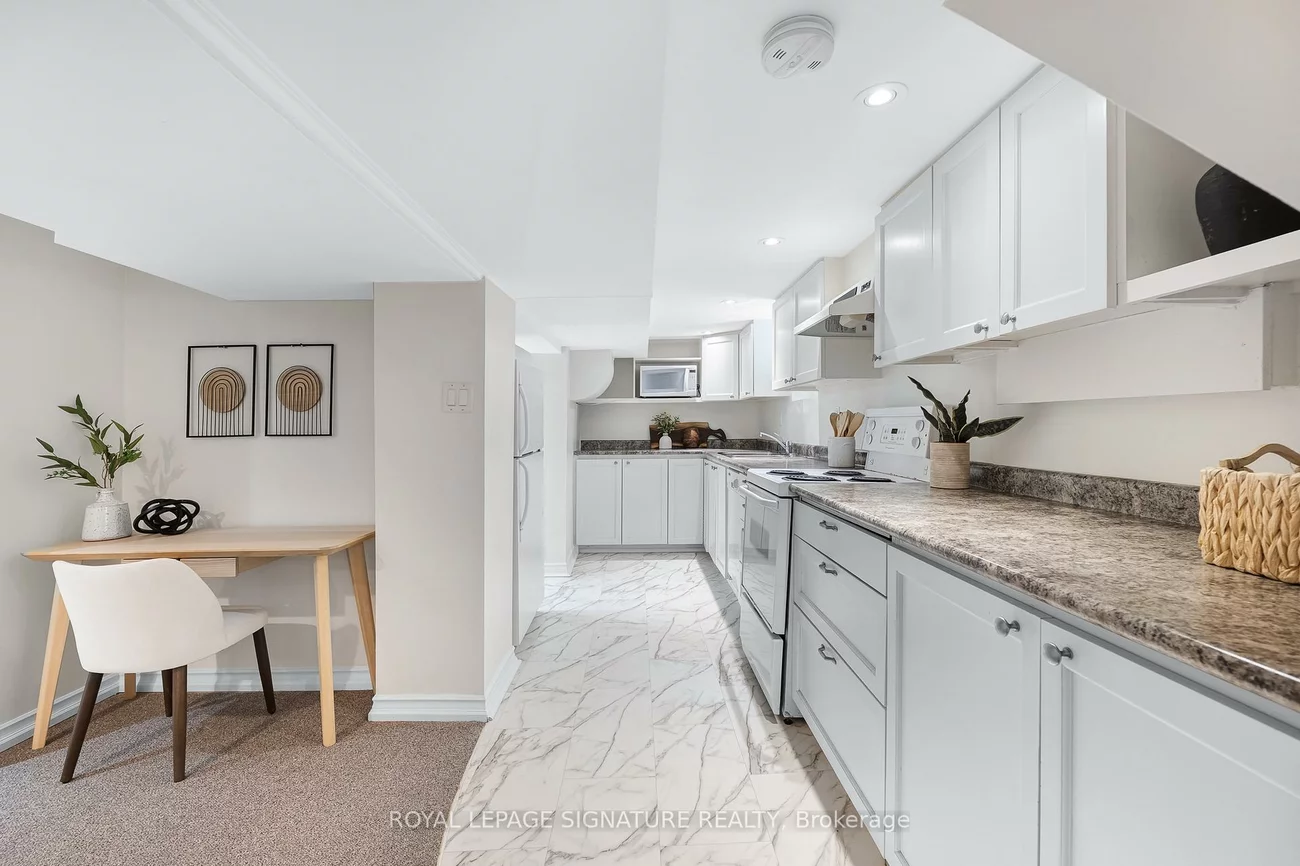 90, Roselawn, Yonge-Eglinton, Toronto