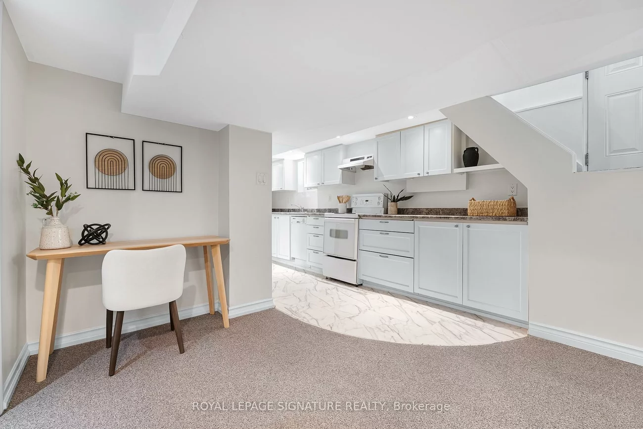90, Roselawn, Yonge-Eglinton, Toronto