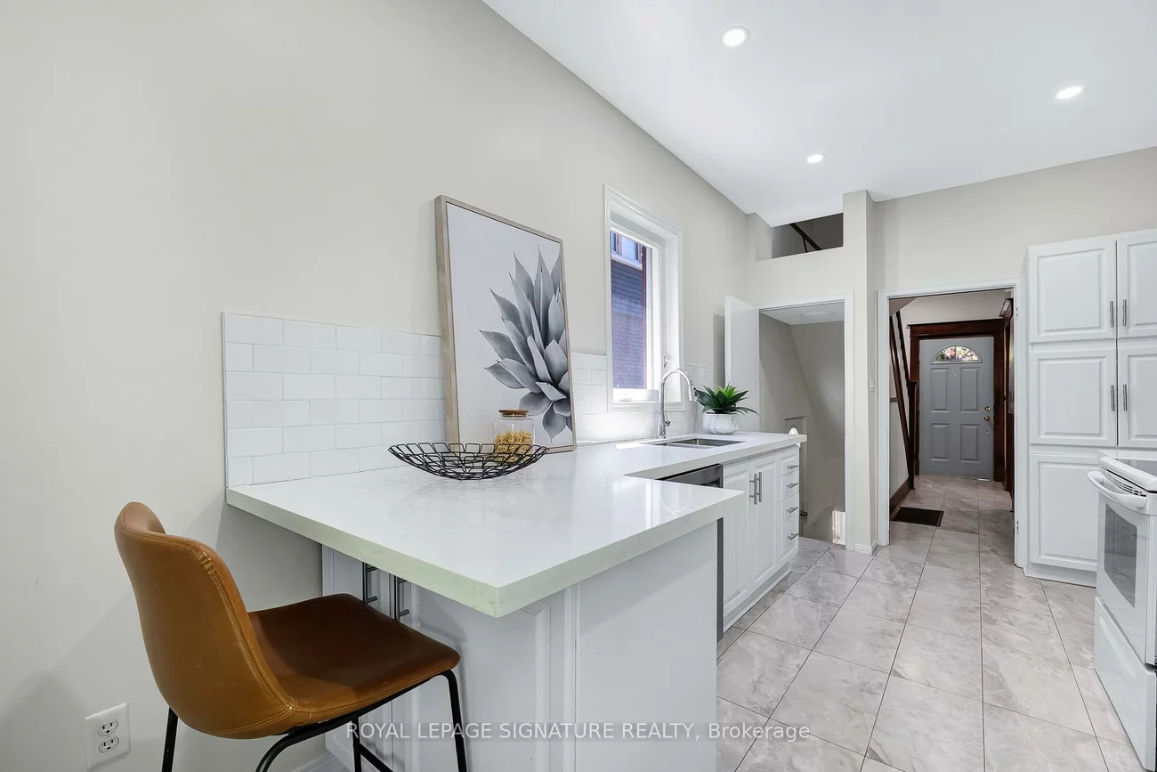 90, Roselawn, Yonge-Eglinton, Toronto