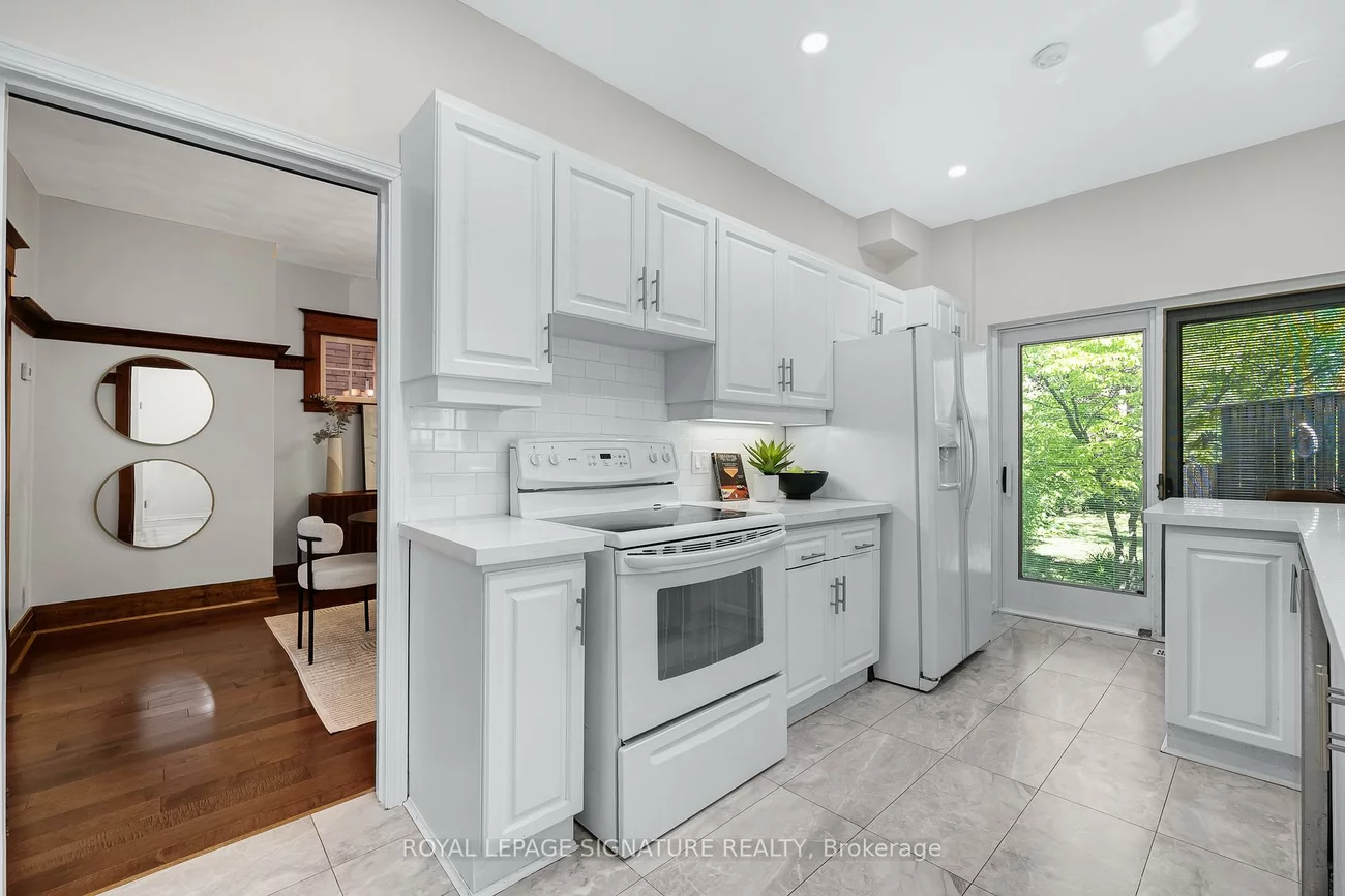 90, Roselawn, Yonge-Eglinton, Toronto