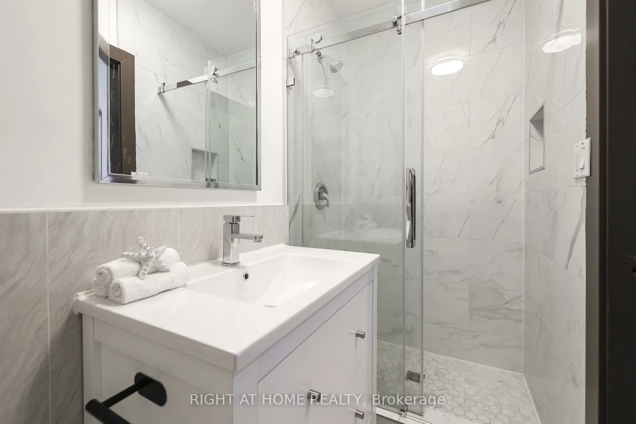 20, Winona, Wychwood, Toronto