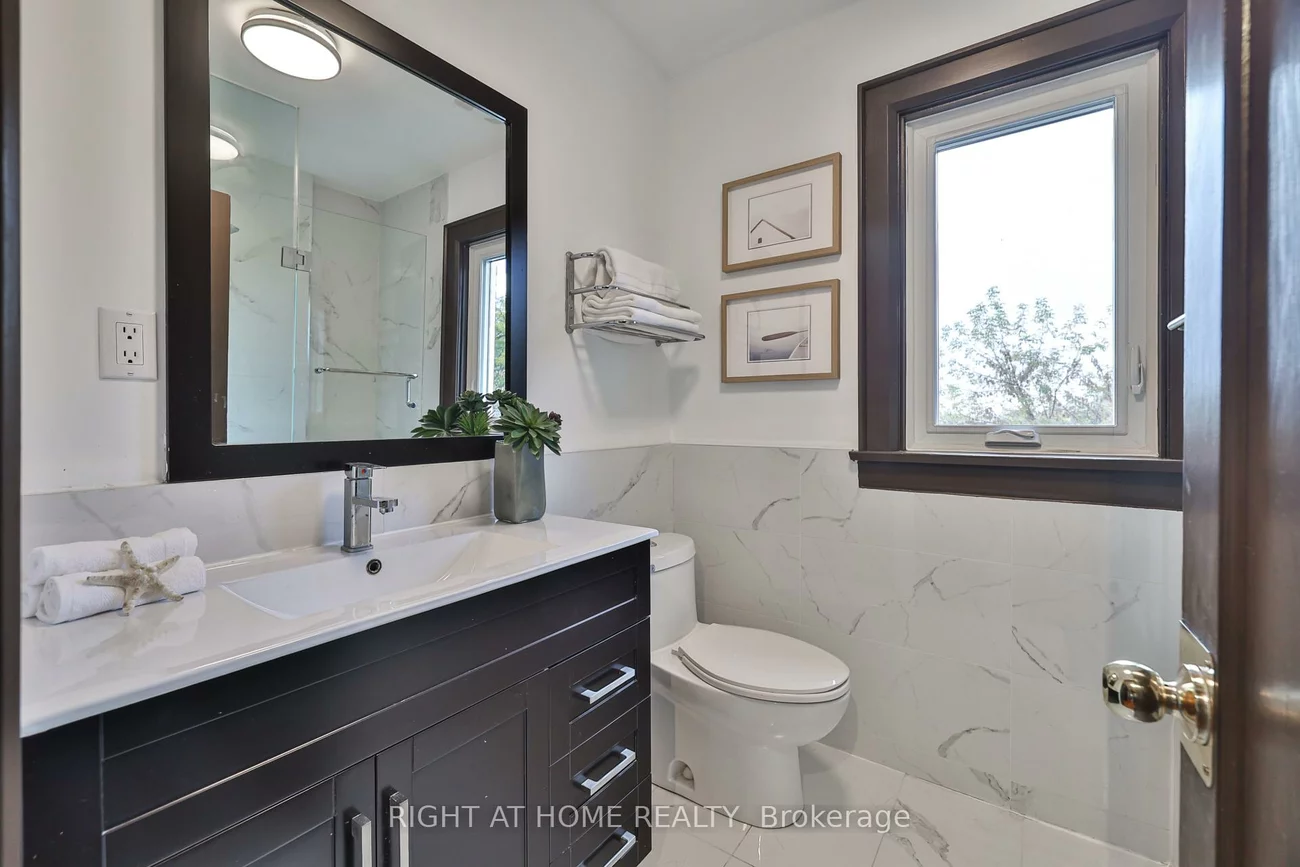 20, Winona, Wychwood, Toronto