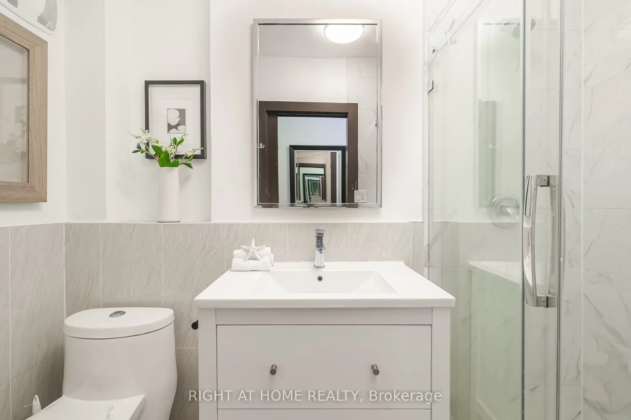 20, Winona, Wychwood, Toronto