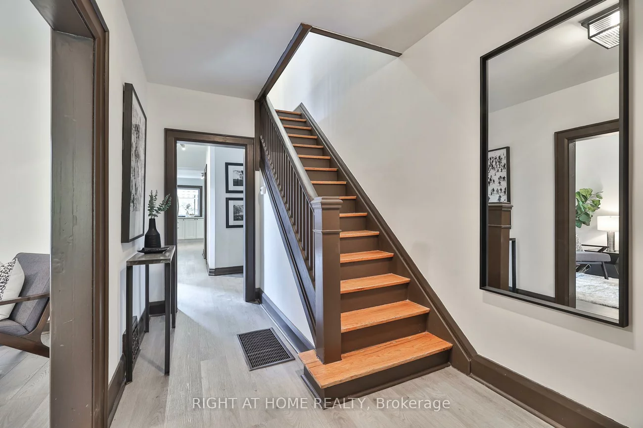 20, Winona, Wychwood, Toronto