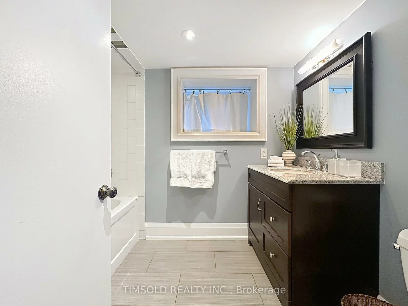 29, Tarlton, Forest Hill South, Toronto
