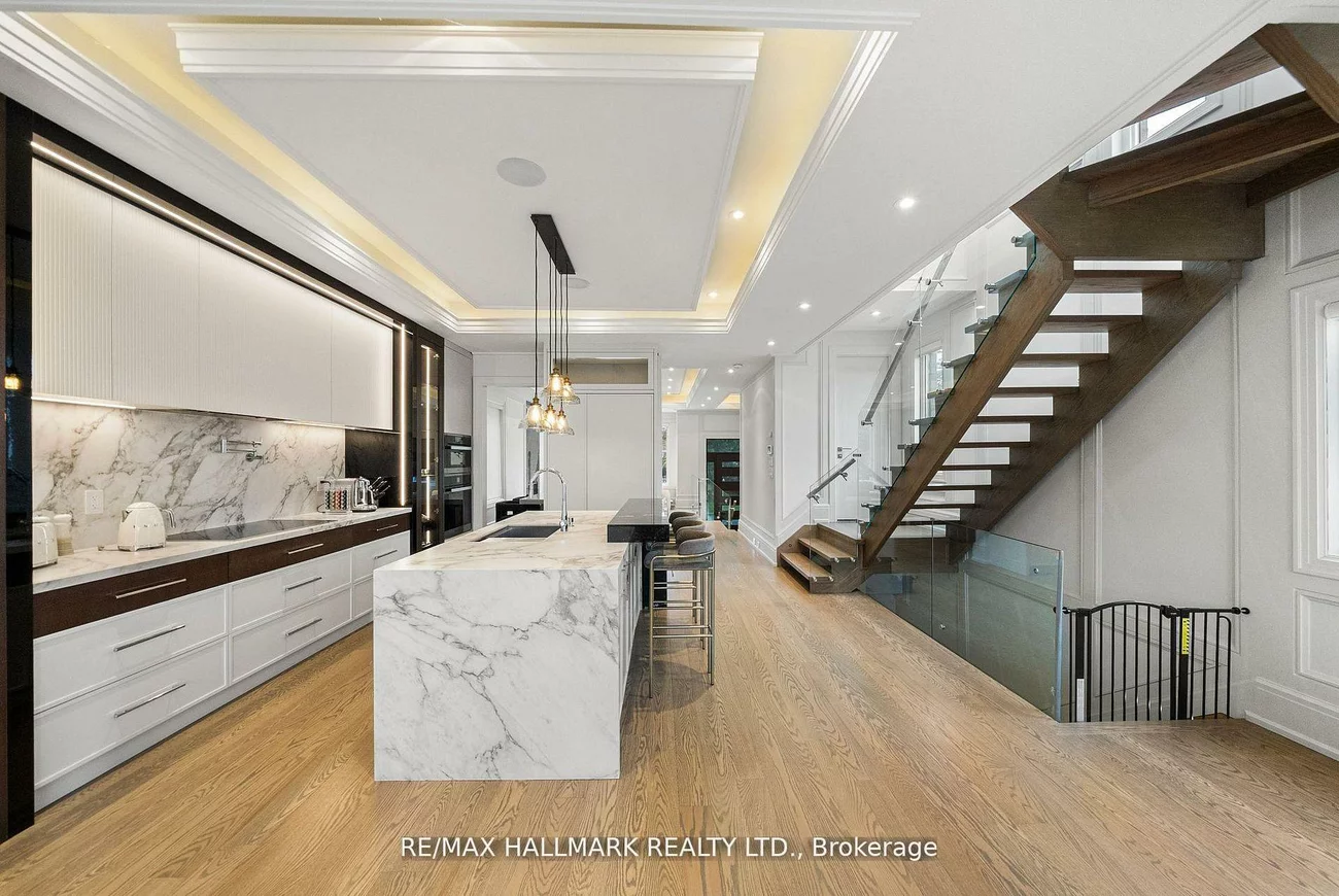 210, Horsham, Willowdale West, Toronto