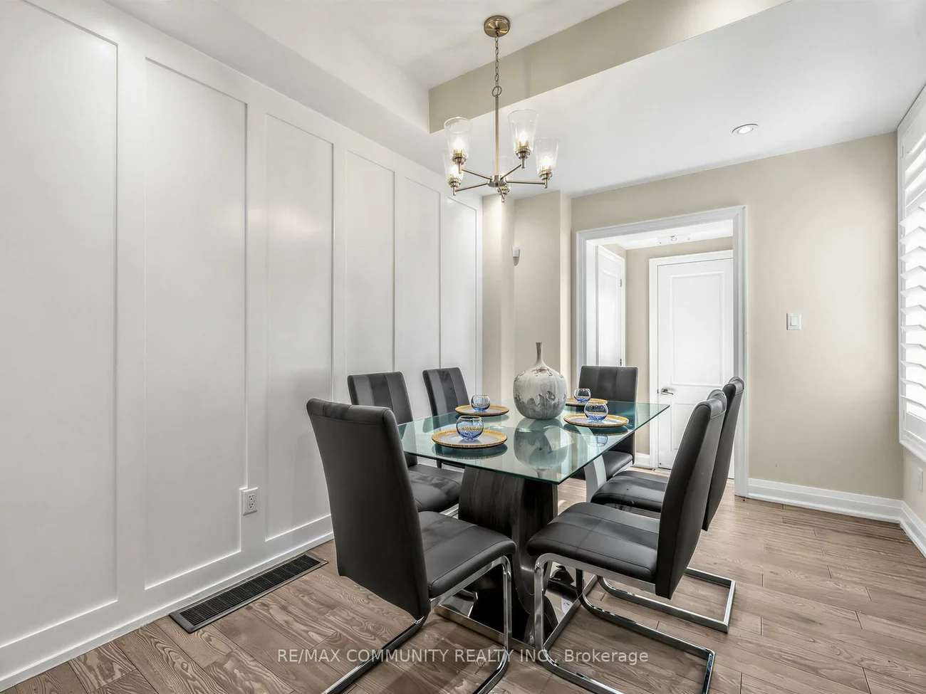 340, Albany, Casa Loma, Toronto