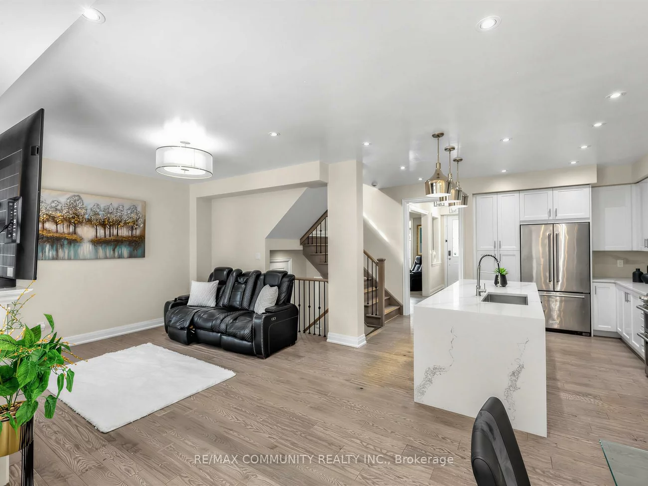 340, Albany, Casa Loma, Toronto