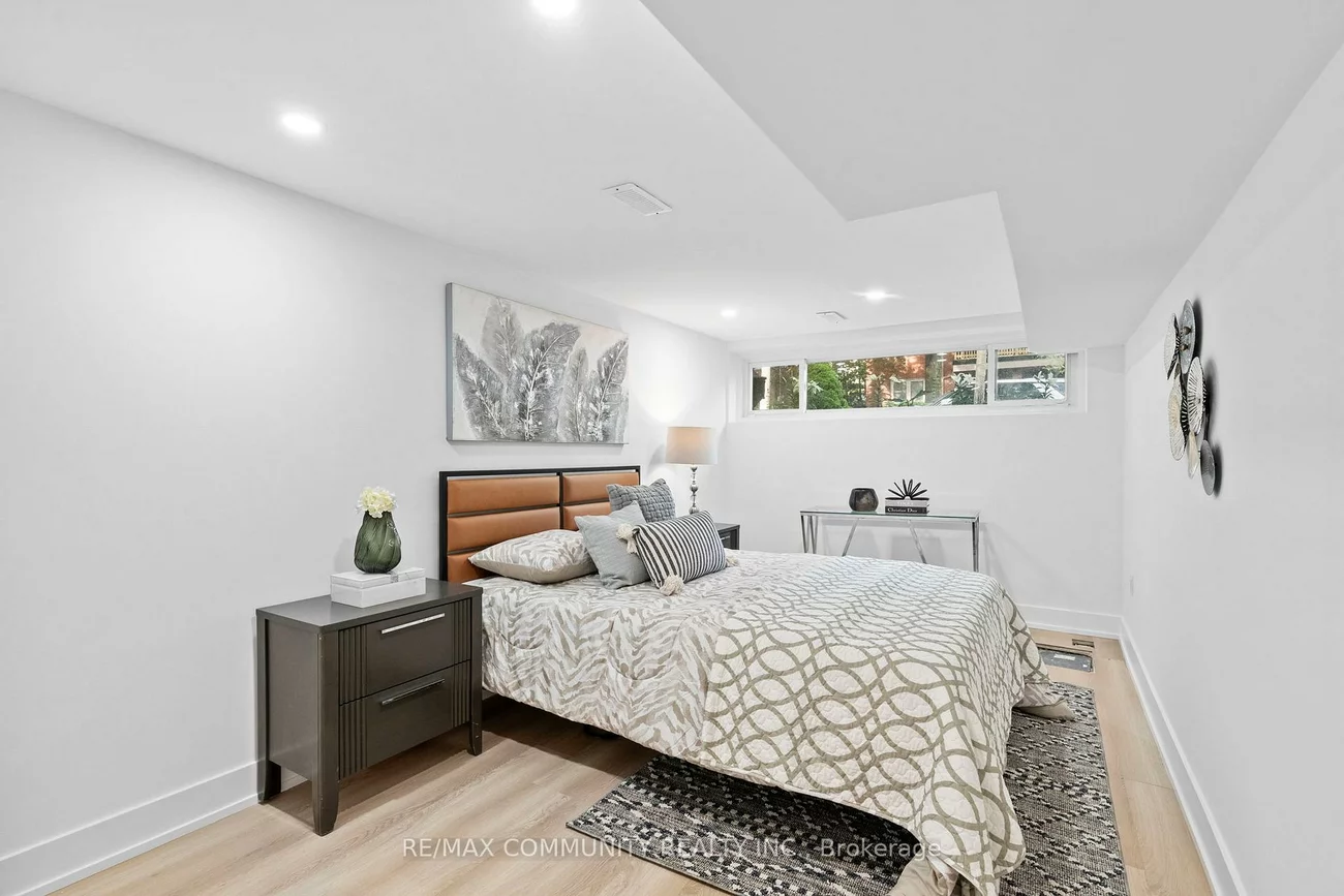 340, Albany, Casa Loma, Toronto