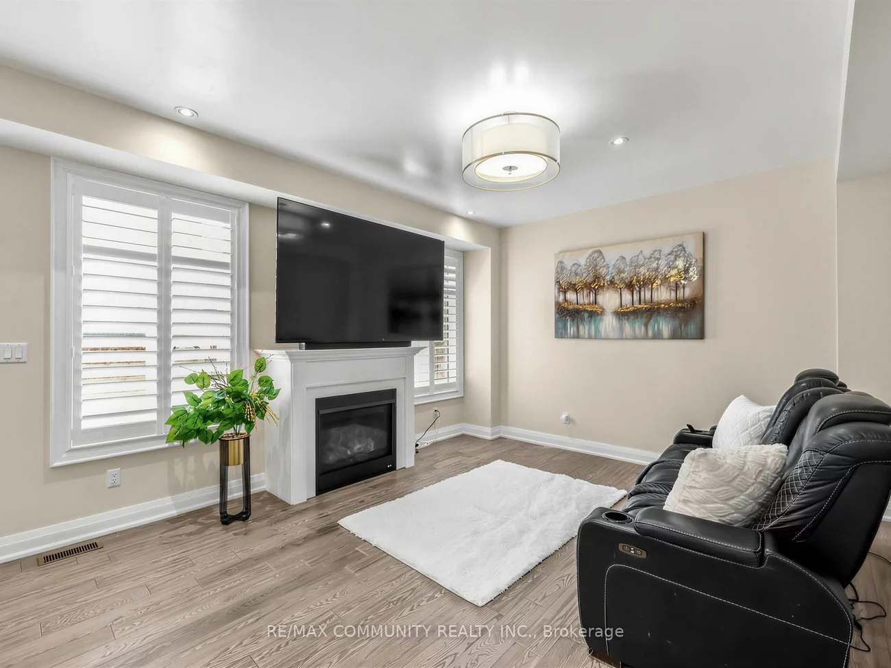 340, Albany, Casa Loma, Toronto