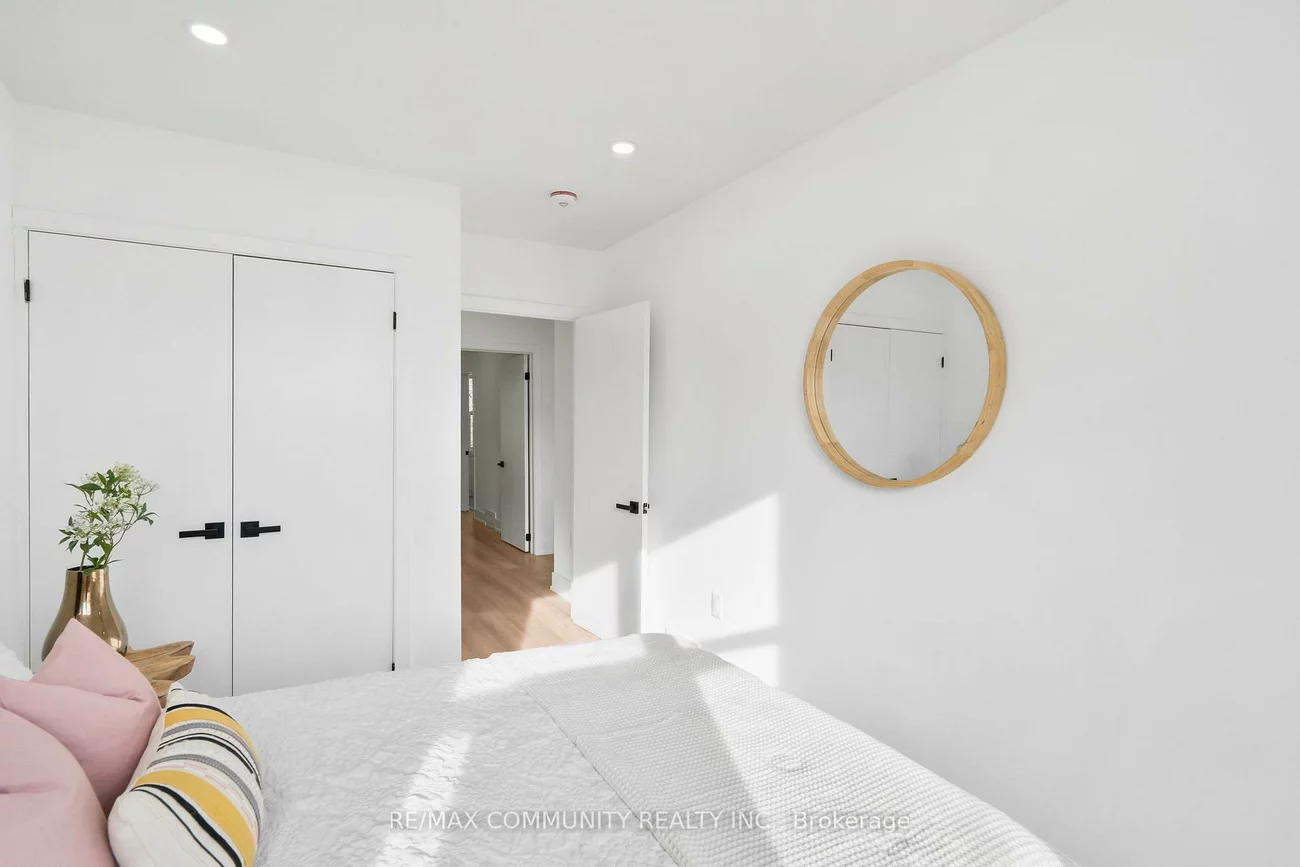 340, Albany, Casa Loma, Toronto