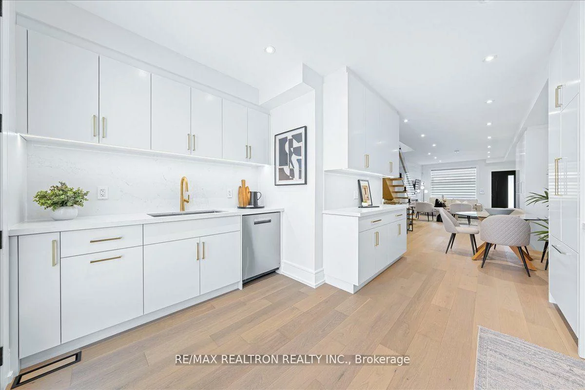225, Christie, Annex, Toronto