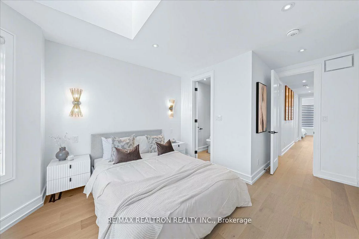 225, Christie, Annex, Toronto