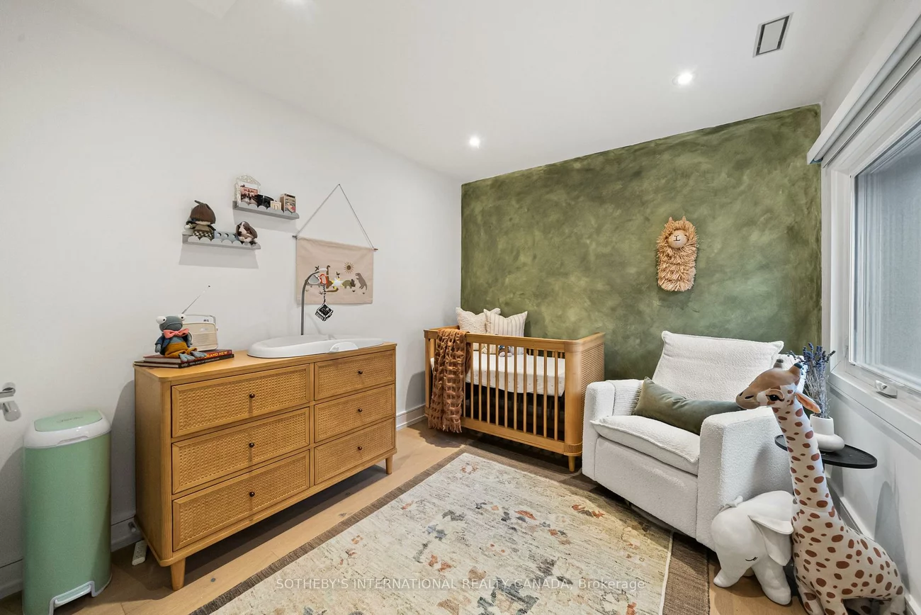 138, Airdrie, Leaside, Toronto