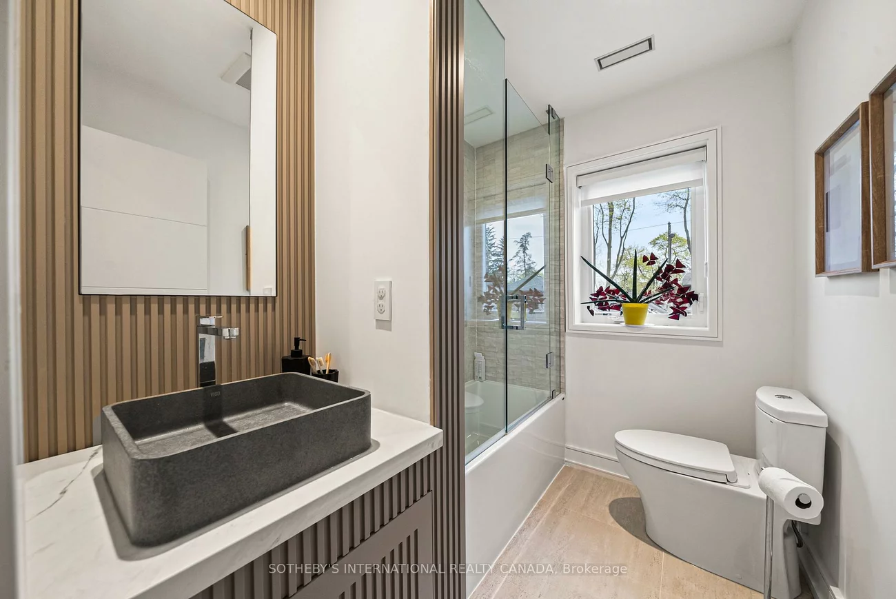 138, Airdrie, Leaside, Toronto
