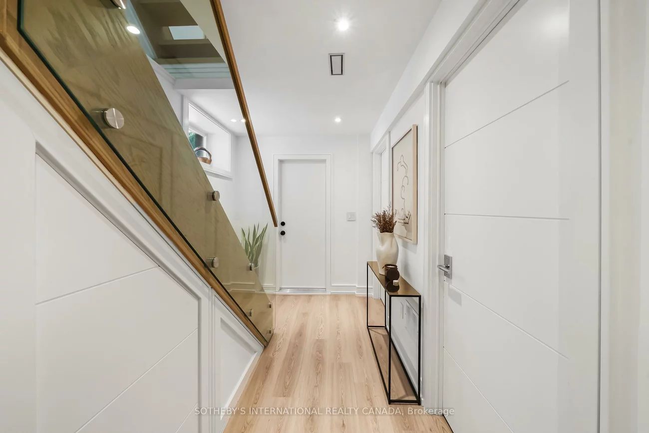 138, Airdrie, Leaside, Toronto