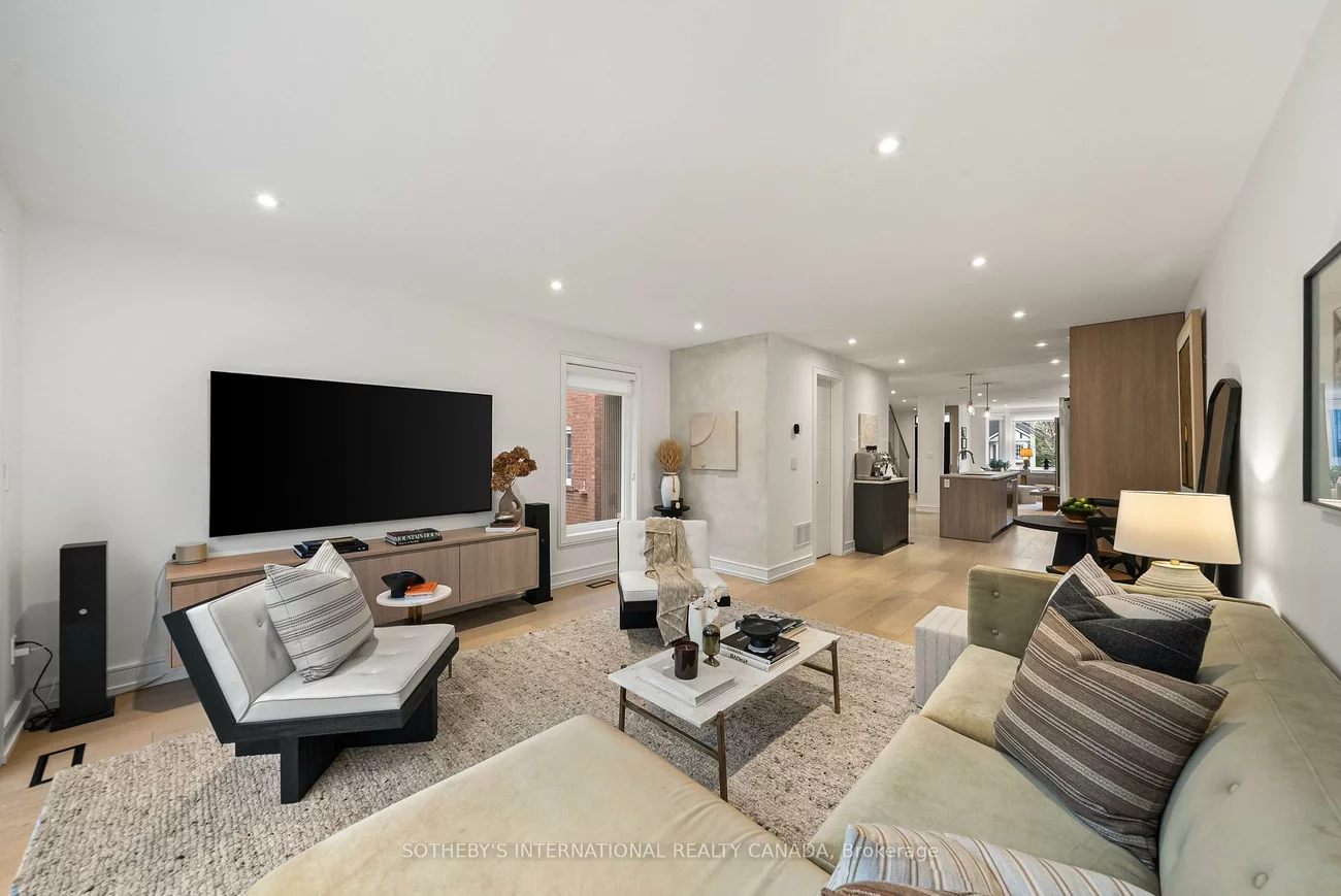 138, Airdrie, Leaside, Toronto