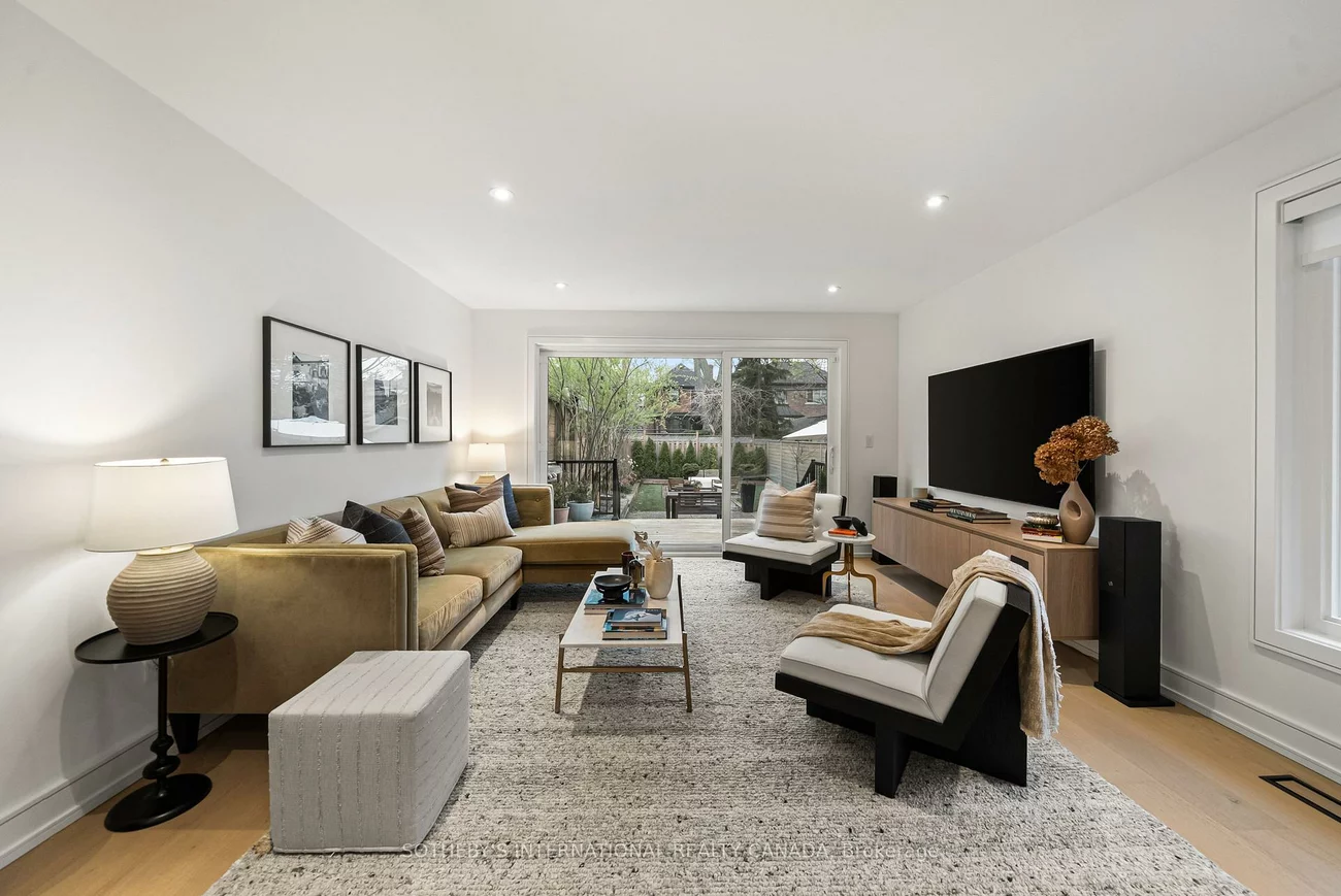 138, Airdrie, Leaside, Toronto