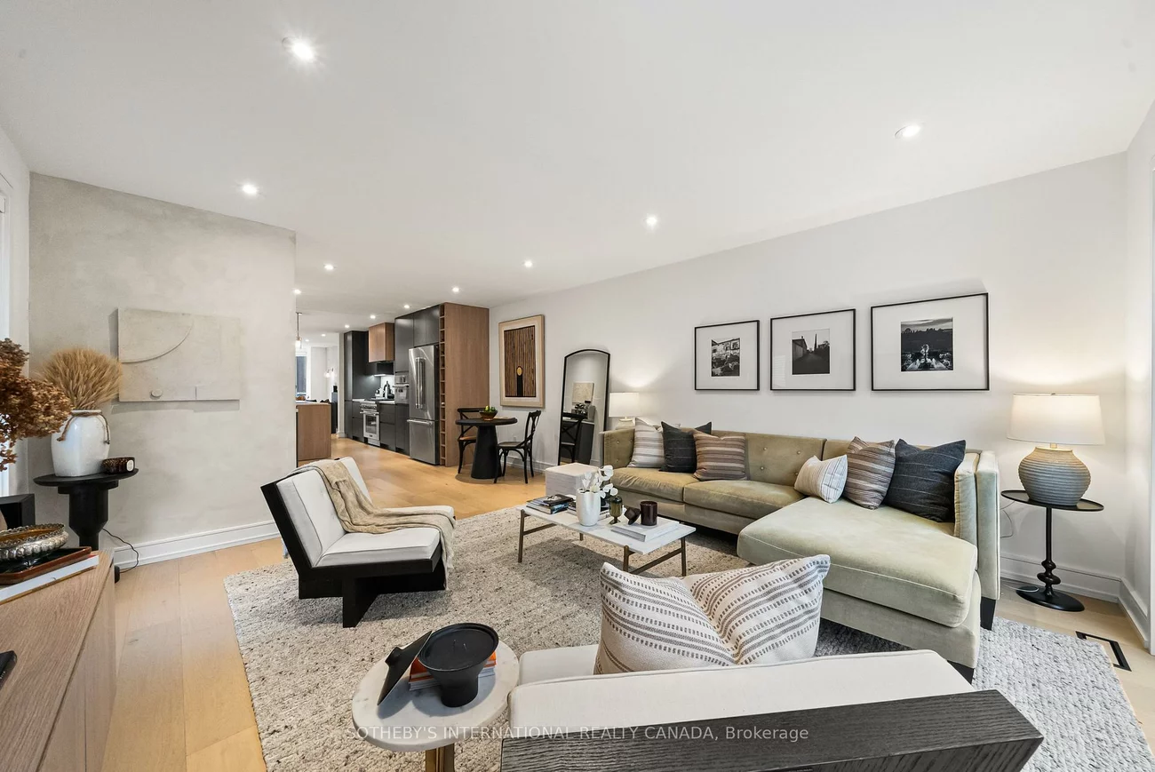 138, Airdrie, Leaside, Toronto