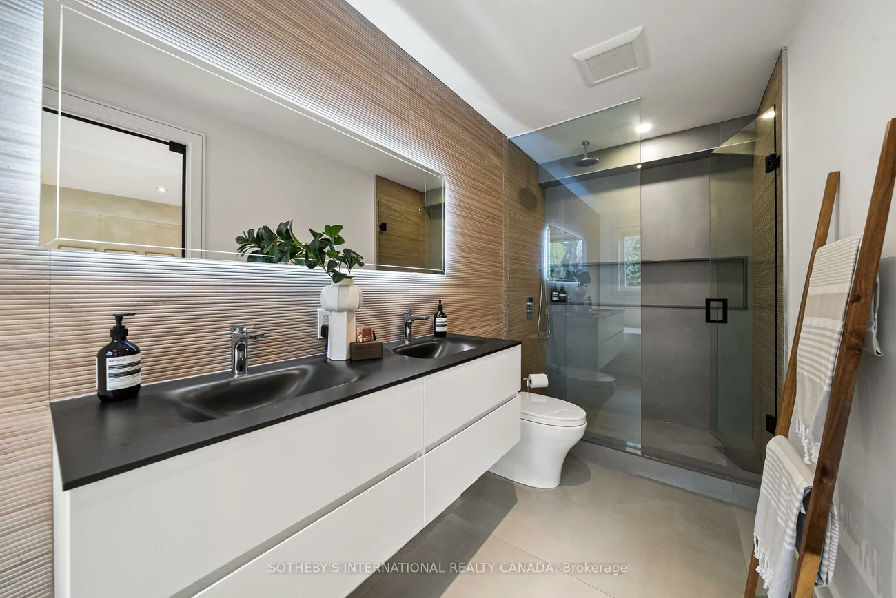 138, Airdrie, Leaside, Toronto