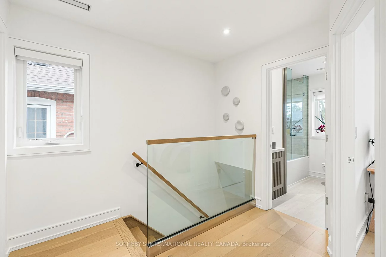 138, Airdrie, Leaside, Toronto
