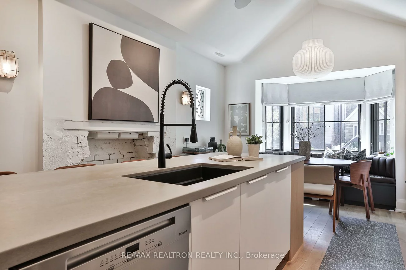 46, Gloucester, Humewood-Cedarvale, Toronto