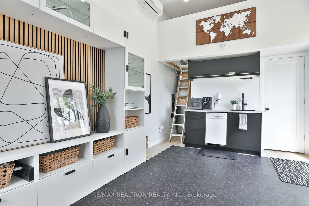 46, Gloucester, Humewood-Cedarvale, Toronto