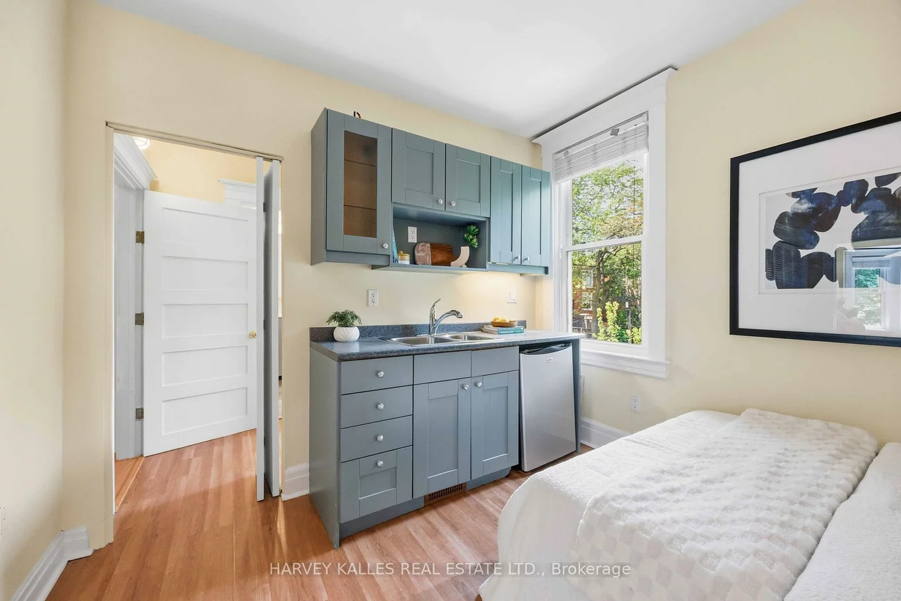 110, Cottingham, Yonge-St. Clair, Toronto