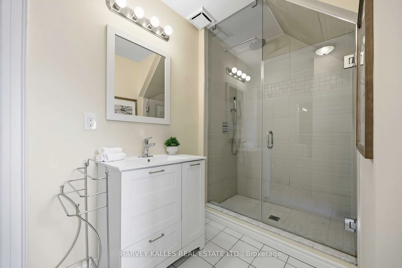 110, Cottingham, Yonge-St. Clair, Toronto