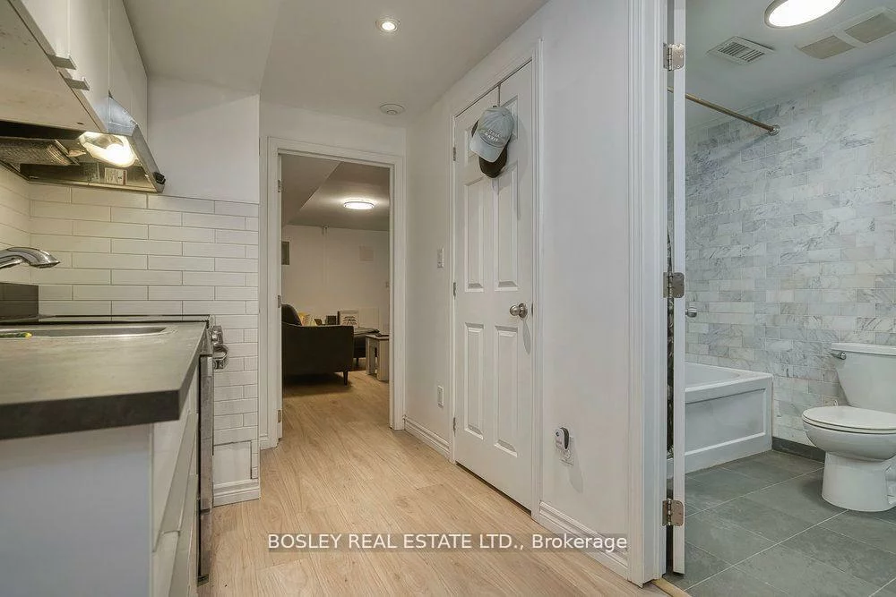 159A, Gladstone, Little Portugal, Toronto