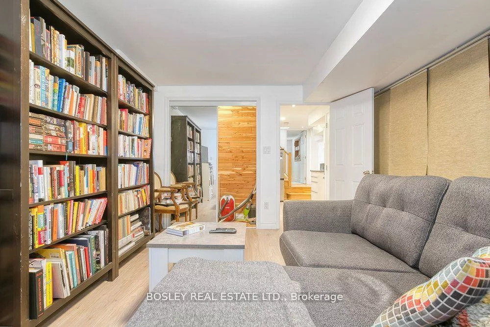 159A, Gladstone, Little Portugal, Toronto