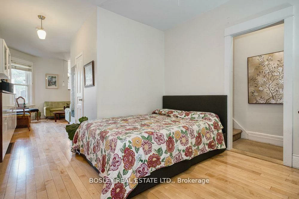 159A, Gladstone, Little Portugal, Toronto