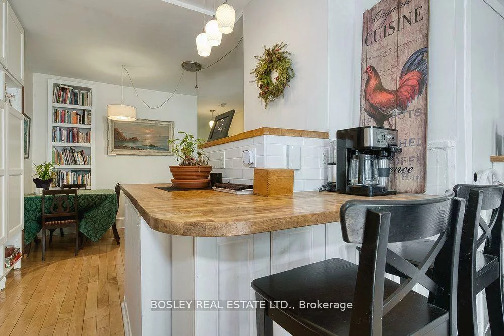 159A, Gladstone, Little Portugal, Toronto