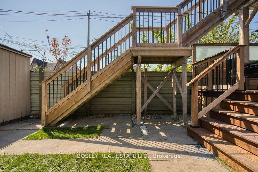 159A, Gladstone, Little Portugal, Toronto