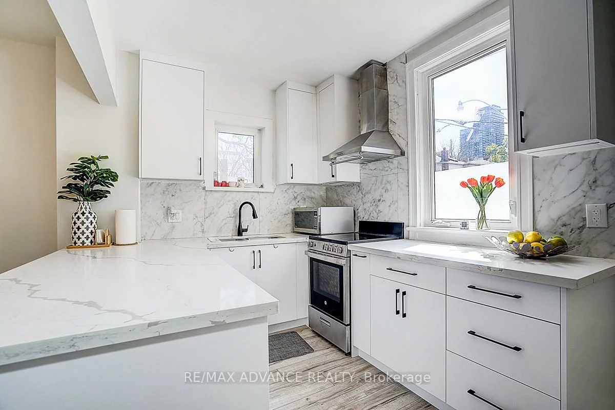 33, Castlefield, Yonge-Eglinton, Toronto