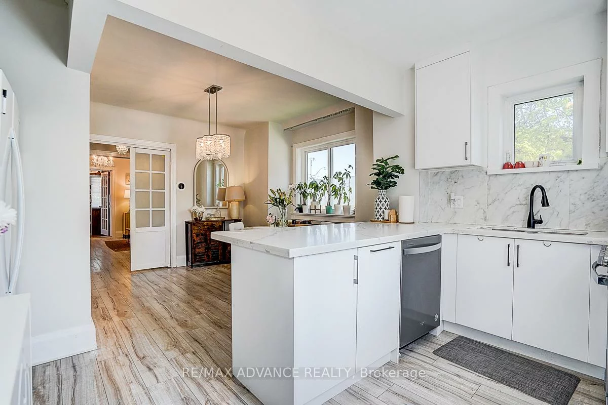 33, Castlefield, Yonge-Eglinton, Toronto