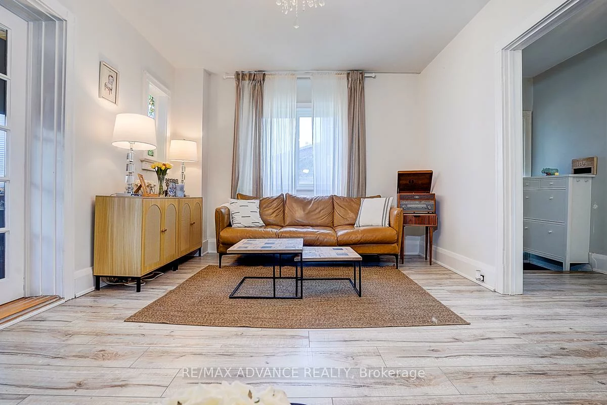 33, Castlefield, Yonge-Eglinton, Toronto