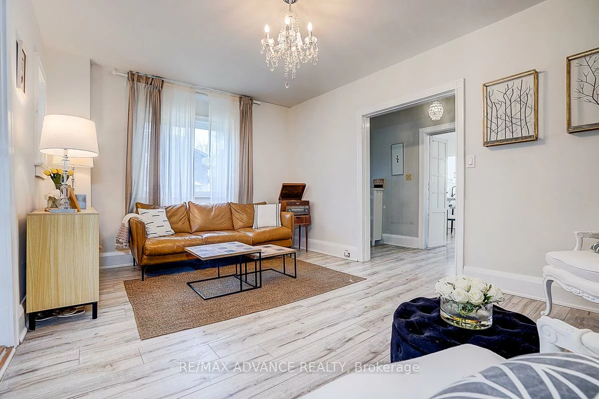 33, Castlefield, Yonge-Eglinton, Toronto