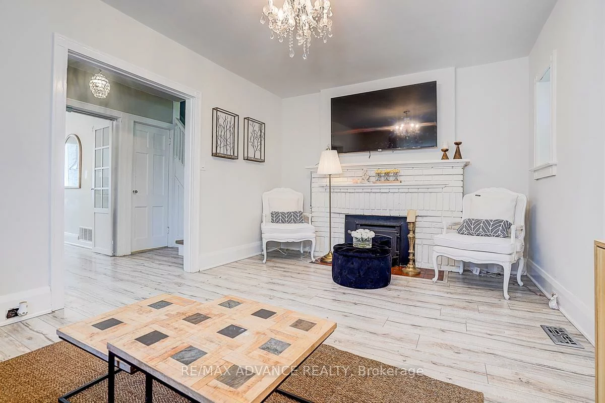 33, Castlefield, Yonge-Eglinton, Toronto