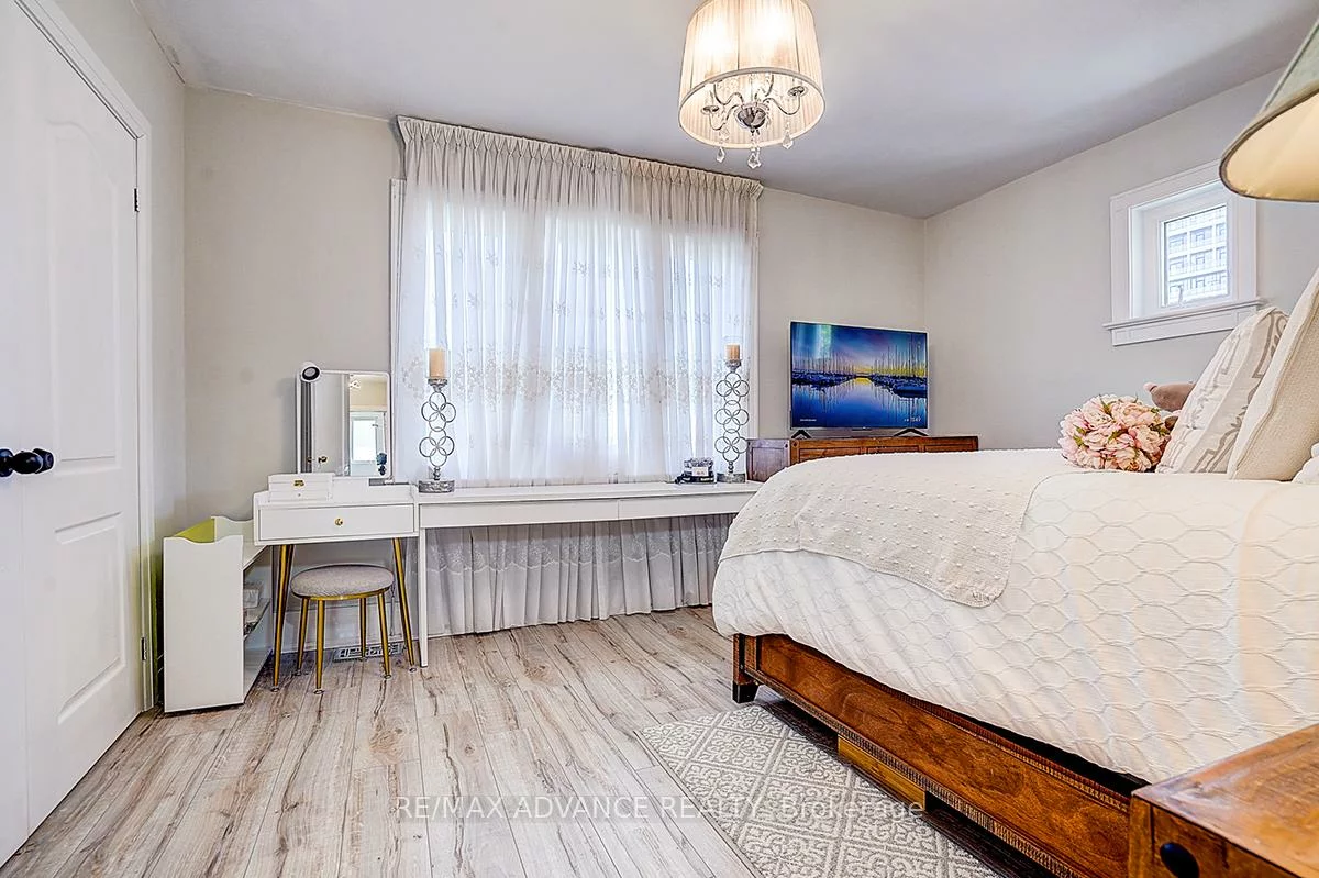 33, Castlefield, Yonge-Eglinton, Toronto