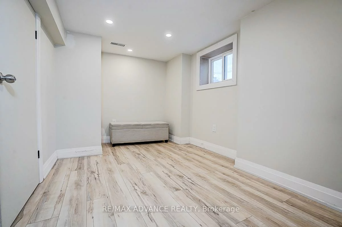 33, Castlefield, Yonge-Eglinton, Toronto