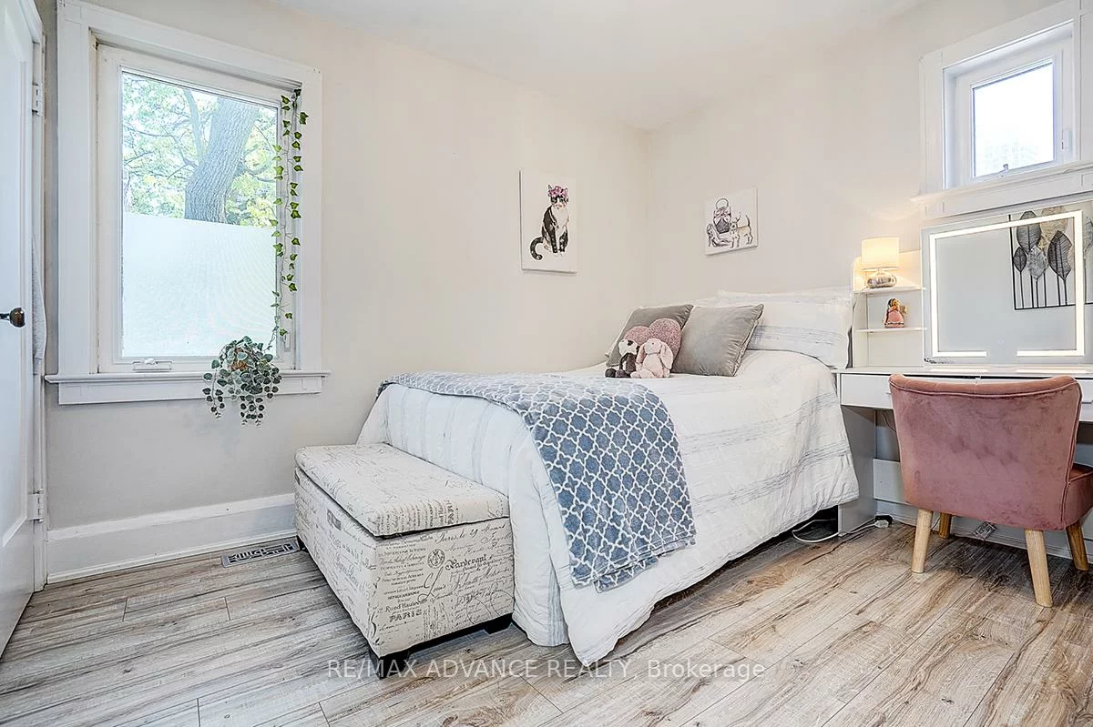 33, Castlefield, Yonge-Eglinton, Toronto
